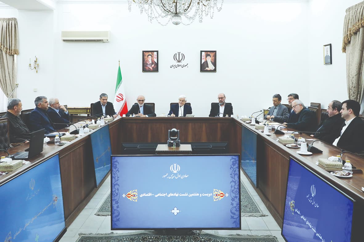 دولت و نهادهای انقلابی متمم و مکمل یکدیگرند دولت و نهادهای انقلابی متمم و مکمل یکدیگرند