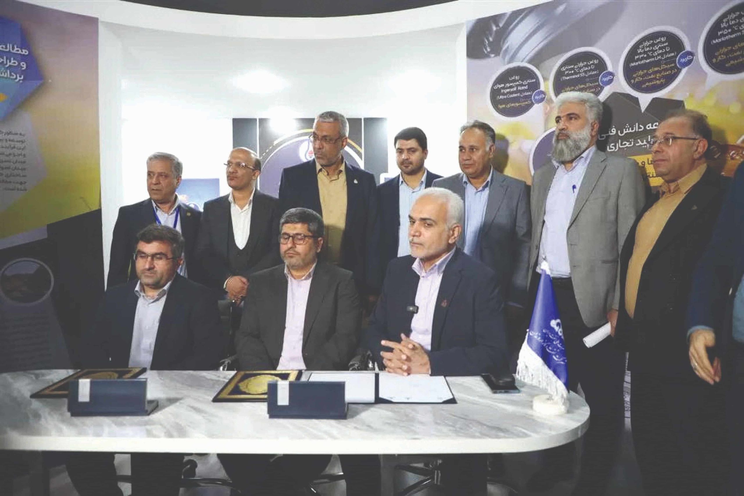  امضای تفاهمنامه اجرای طرح پایلوت تزریق نانوسیال در میدان آزادگان شمالی