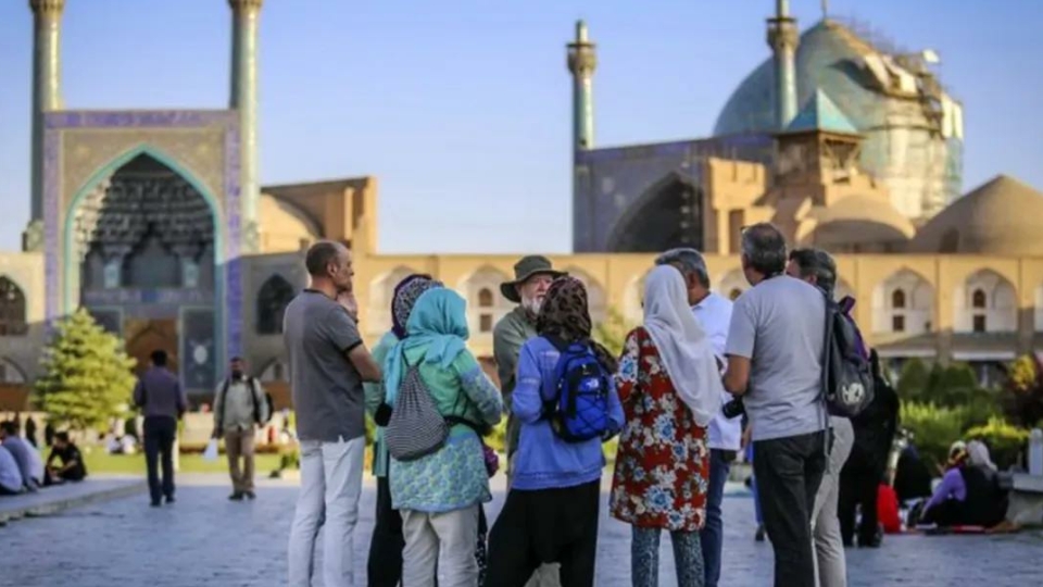 دستورالعمل نحوه صدور کارت ریالی برای گردشگران خارجی غیرمقیم ابلاغ شد دستورالعمل نحوه صدور کارت ریالی برای گردشگران خارجی غیرمقیم ابلاغ شد