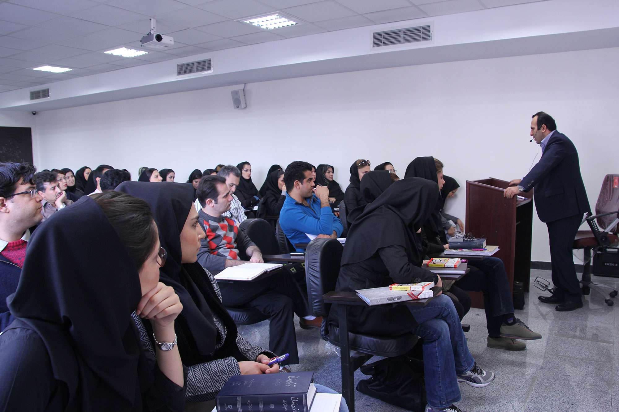 لغو امتحانات روزهای ۲۵ و ۲۶ خرداد در برخی واحدهای دانشگاه آزاد لغو امتحانات روزهای ۲۵ و ۲۶ خرداد در برخی واحدهای دانشگاه آزاد