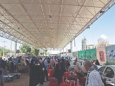 بازگشت حجاج به وطن از مرز مهران