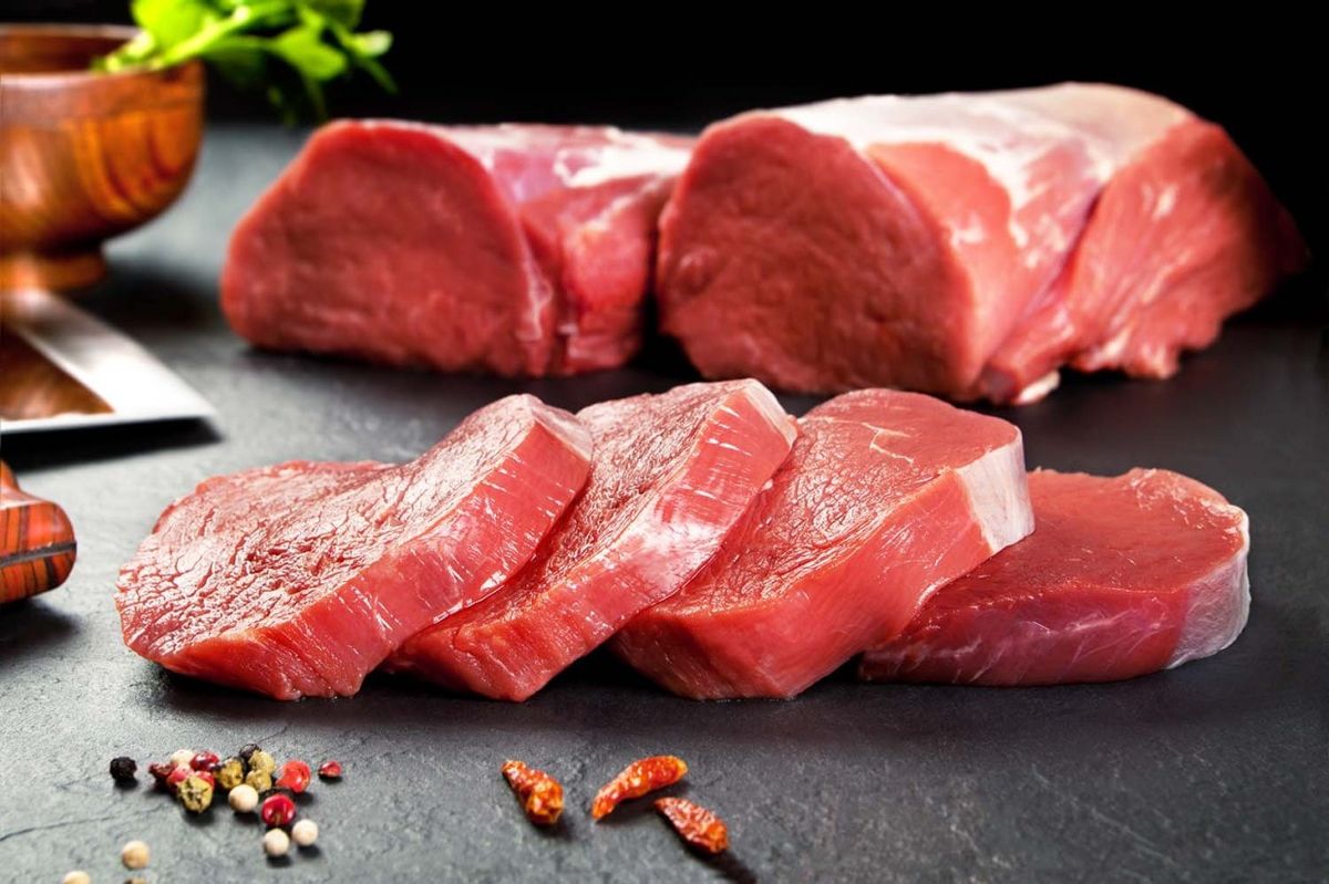 قیمت منطقی گوشت گوساله ۶۰۰ هزار تومان؛ دلالان بازار را به‌هم زده‌اند
