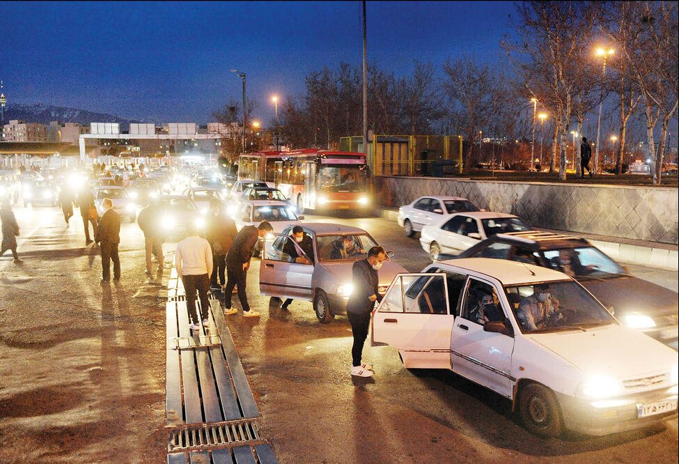 مسافرکشی با خودروی شخصی ممنوع است مسافرکشی با خودروی شخصی ممنوع است