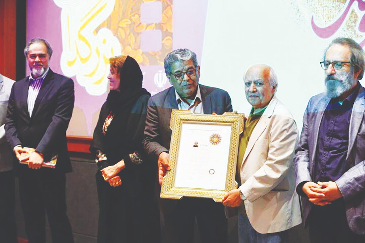 گواهینامه درجه یک هنری اهدا شد