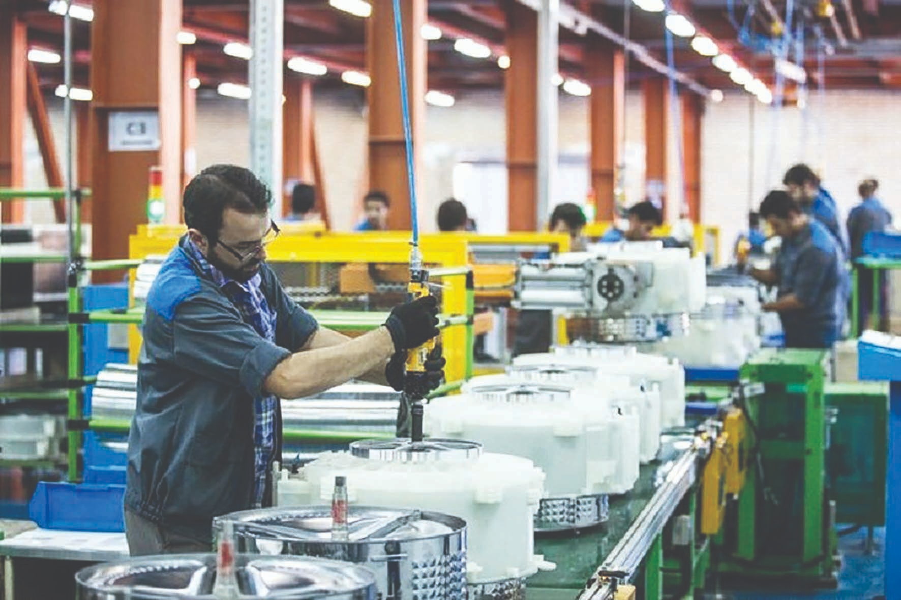 ایستادگی صنایع در جنگ