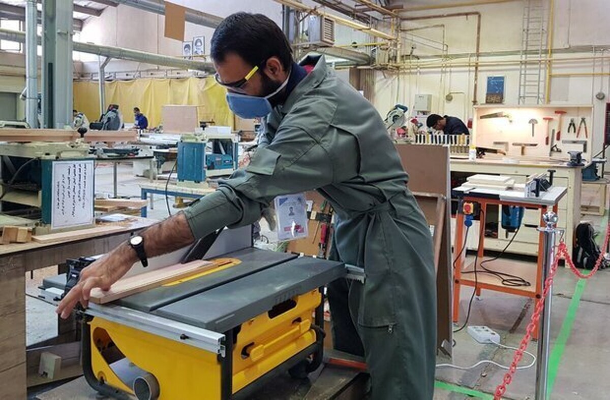 بخشی از بار نظام آموزش حرفه‌ای بر دوش صنعت