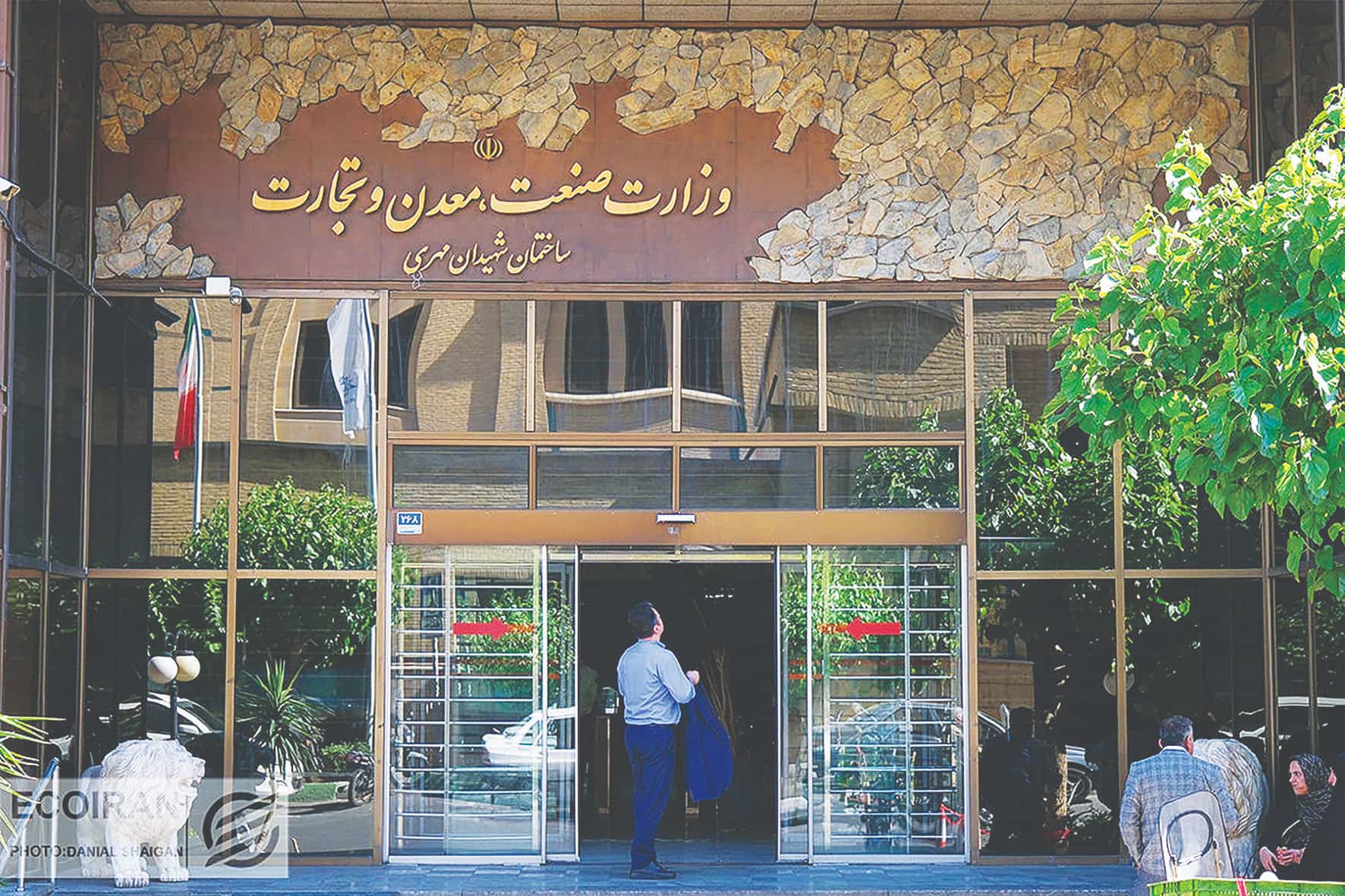 صنعت در محاصره چالش‌ها