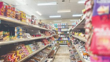 معیشت زیر تیغ تحریم
