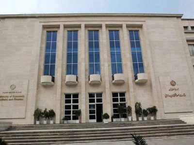 وزارت اقتصاد به بازار بورس سر و سامان دهد
