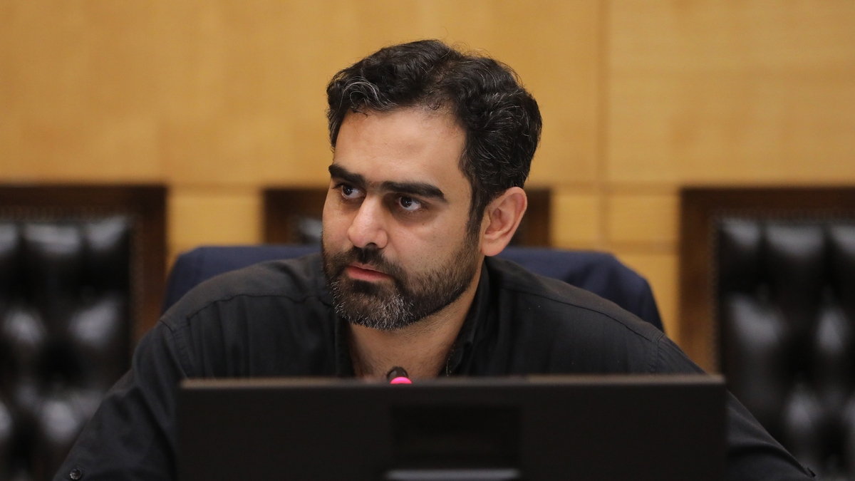 نماینده مجلس: حسن روحانی با جاسوسان در ارتباط است نماینده مجلس: حسن روحانی با جاسوسان در ارتباط است