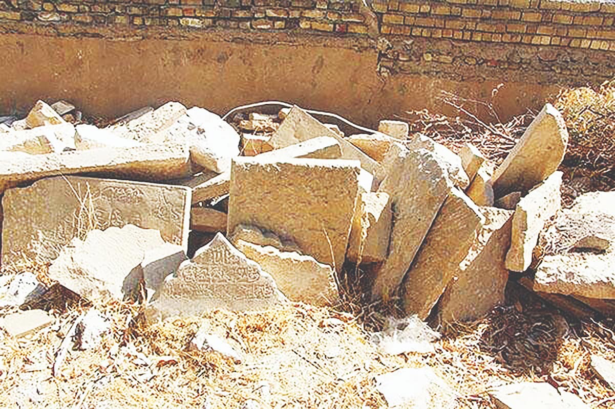 تعرض به آرامستان ‌هزار ساله شیراز