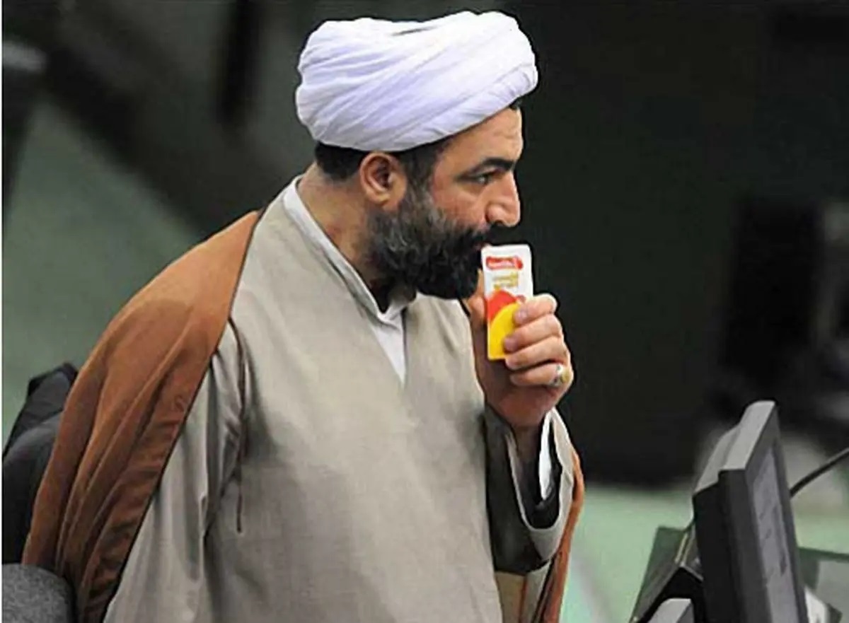 حمله لفظی رسایی به یونسی: تخصص مجاری ادراری چه نسبتی با استانداری دارد؟ حمله لفظی رسایی به یونسی: تخصص مجاری ادراری چه نسبتی با استانداری دارد؟