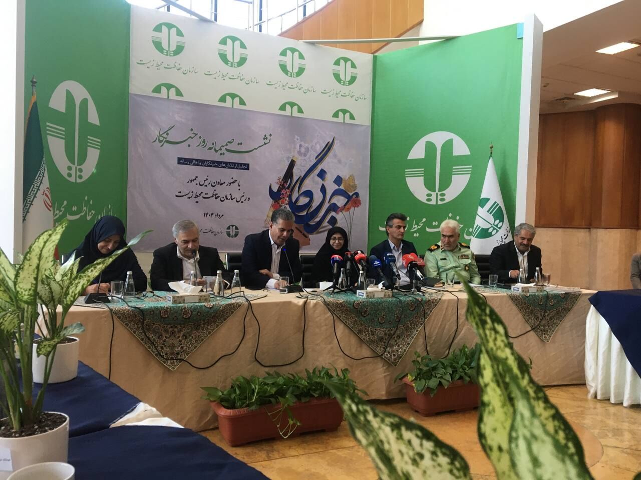 پیگیری حقابه و مهار آتشسوزی هورالعظیم در دستور کار دیپلماسی محیط زیستی ایران پیگیری حقابه و مهار آتشسوزی هورالعظیم در دستور کار دیپلماسی محیط زیستی ایران