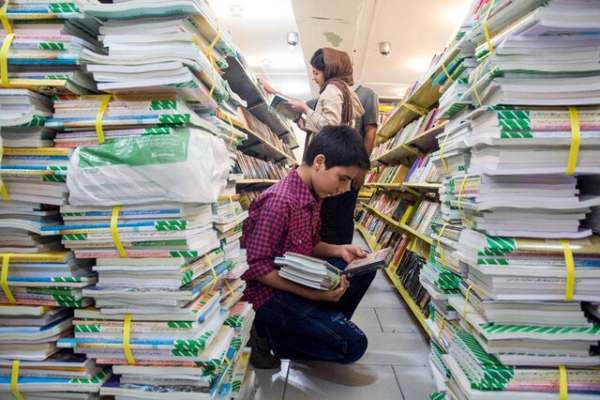 رشد ۶۰ درصدی قیمت کتابهای درسی؛ یارانه کاغذ چقدر از جیب خانوادهها کم میکند؟ رشد ۶۰ درصدی قیمت کتابهای درسی؛ یارانه کاغذ چقدر از جیب خانوادهها کم میکند؟