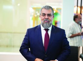 با وجود تحریم‌ها در کنار ایران می‌ایستیم