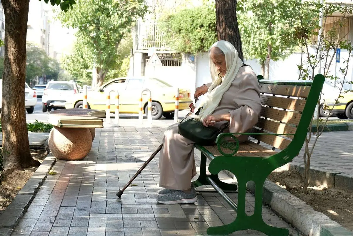 پرداخت حقوق شهریور بازنشستگان آغاز شد | معوقات فروردین بازماندگان هم واریز می‌شود