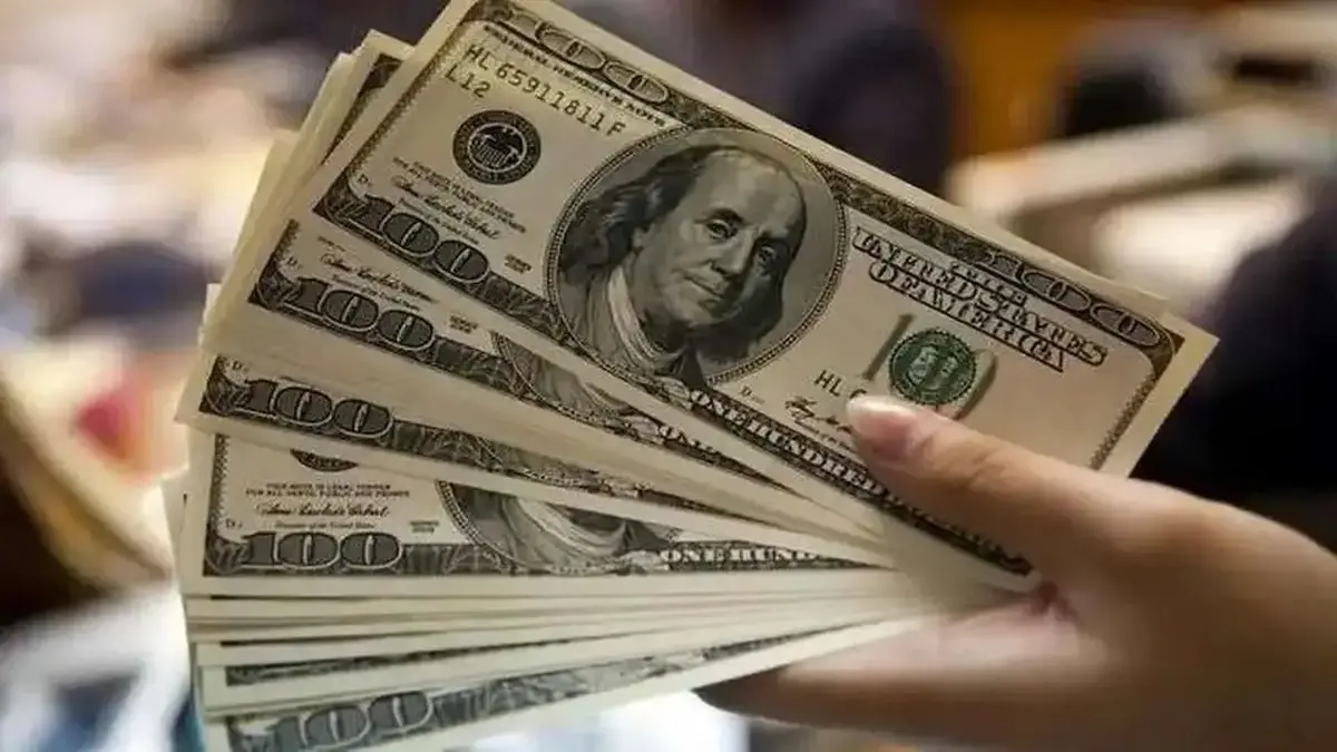 دلار به کانال ۱۰۰ هزار تومان بازگشت | ریزش طلای داخلی باوجود افزایش اونس جهانی