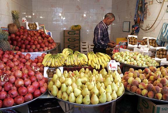 ثبات بازار میوههای پاییزی پیشبینی شد؛ چرا خیار و کاهو گران شدند؟ ثبات بازار میوههای پاییزی پیشبینی شد؛ چرا خیار و کاهو گران شدند؟
