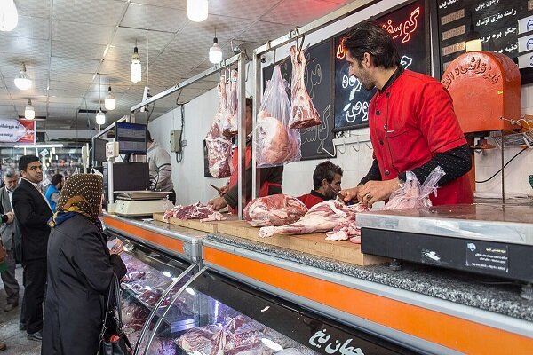 عرضه مرغ و گوشت منجمد با قیمت‌های مناسب در میادین میوه و تره‌بار تهران
