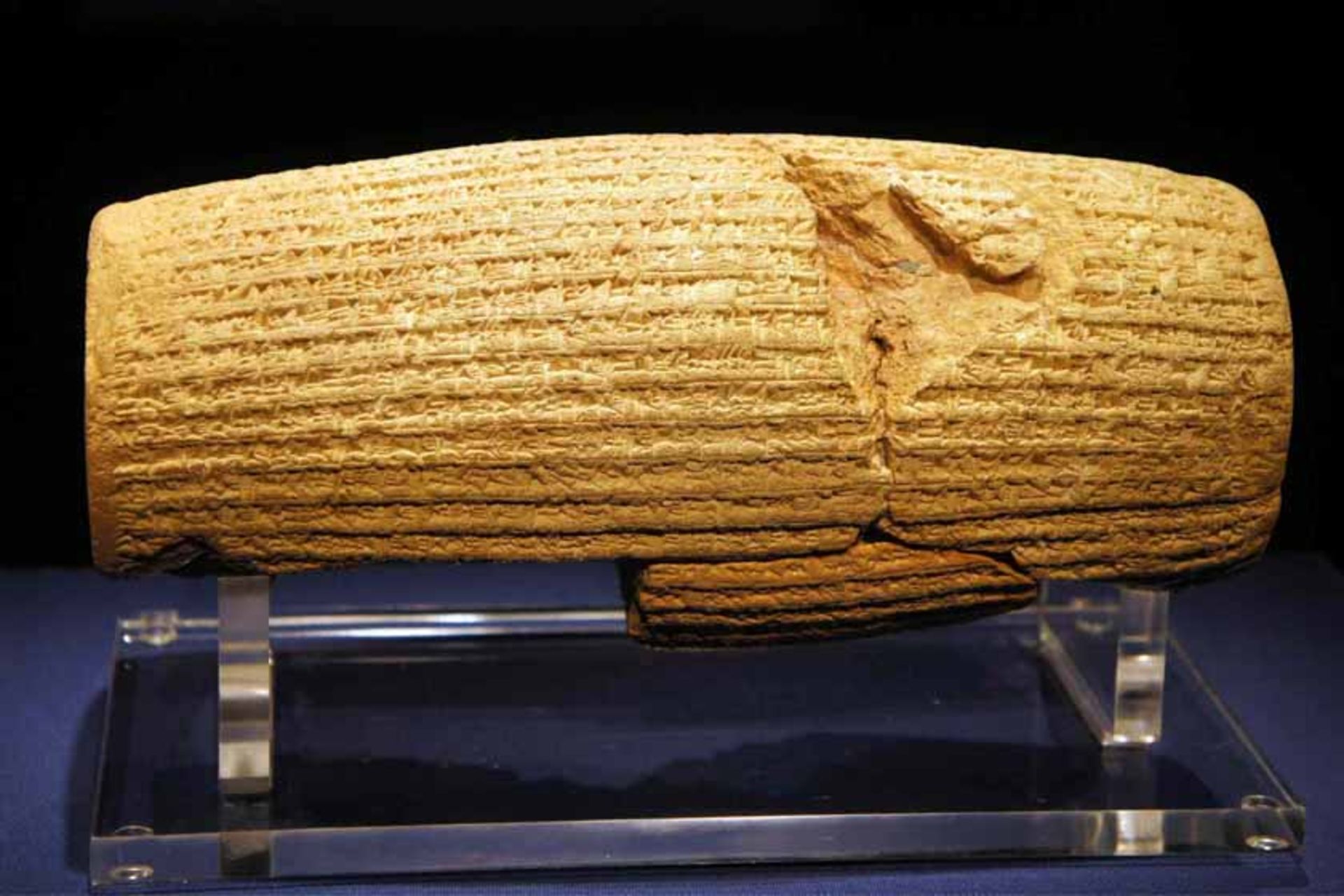 آیا استوانه کوروش بهزودی به نماد جهانی حقوق بشر در یونسکو تبدیل میشود؟ آیا استوانه کوروش بهزودی به نماد جهانی حقوق بشر در یونسکو تبدیل میشود؟