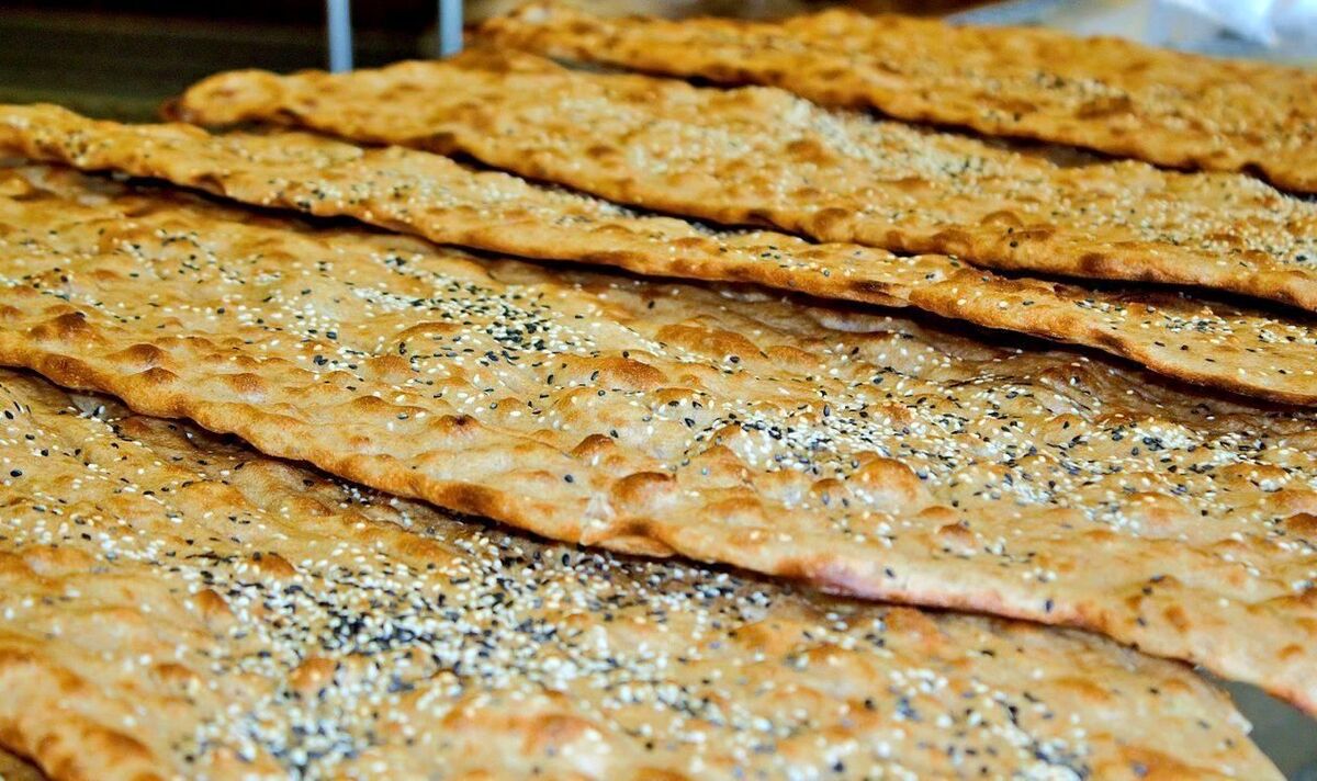چرا افزودن سبزی و کنجد به نان ممنوع شد؟ خطر آلودگی و نگهداری نامناسب چرا افزودن سبزی و کنجد به نان ممنوع شد؟ خطر آلودگی و نگهداری نامناسب