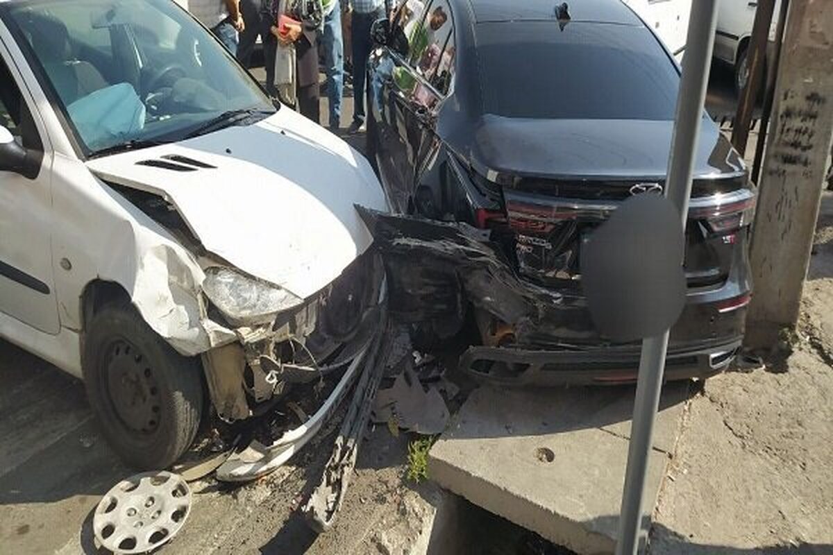 حادثه مهیب در سیمون بولیوار؛ کامیون خاور از کنترل خارج شد حادثه مهیب در سیمون بولیوار؛ کامیون خاور از کنترل خارج شد