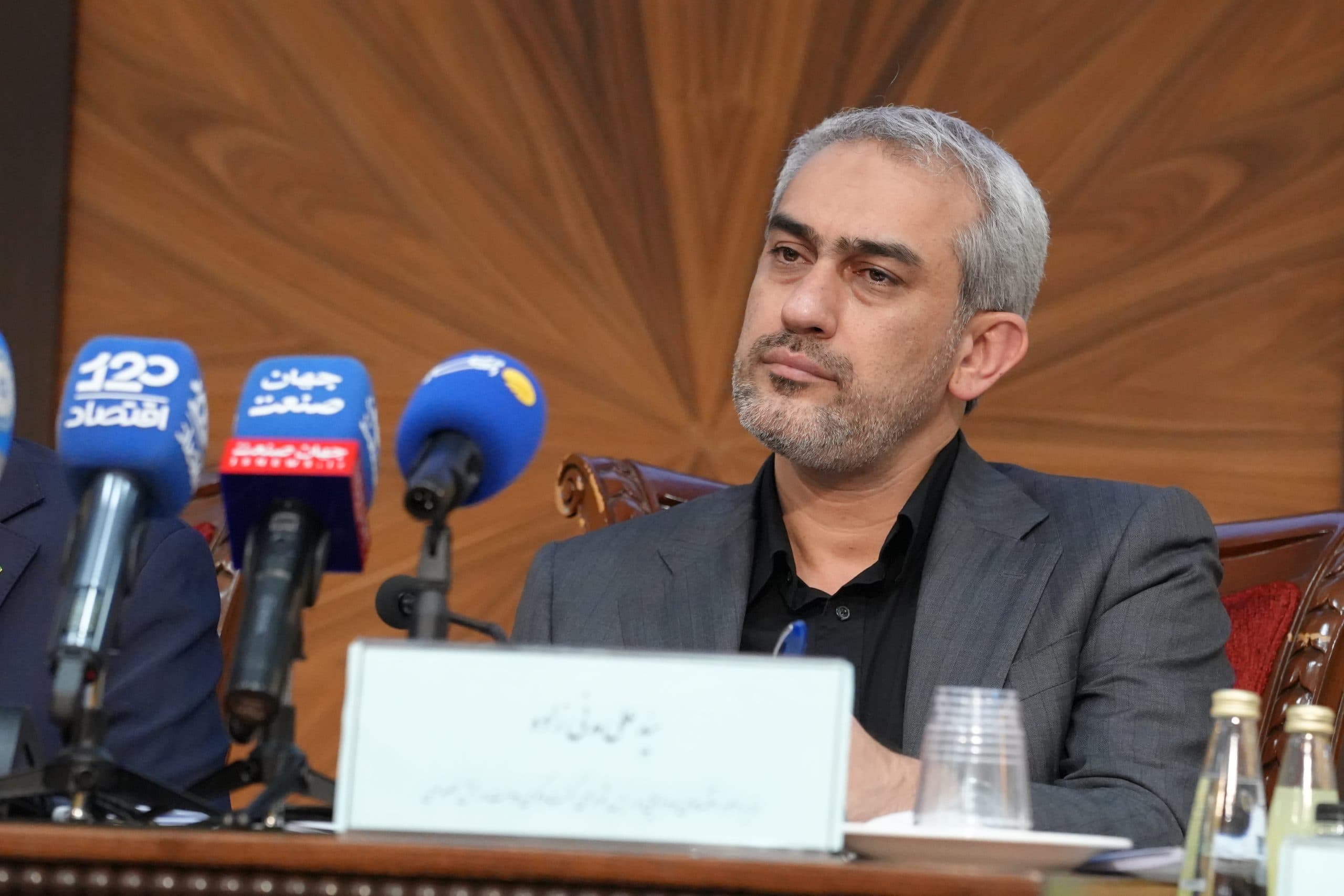 وزیر اقتصاد: سرمایهگذاری ارزی رسمی بهزودی آغاز میشود وزیر اقتصاد: سرمایهگذاری ارزی رسمی بهزودی آغاز میشود