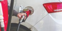 تا پایان سال خبری از گرانی بنزین نیست