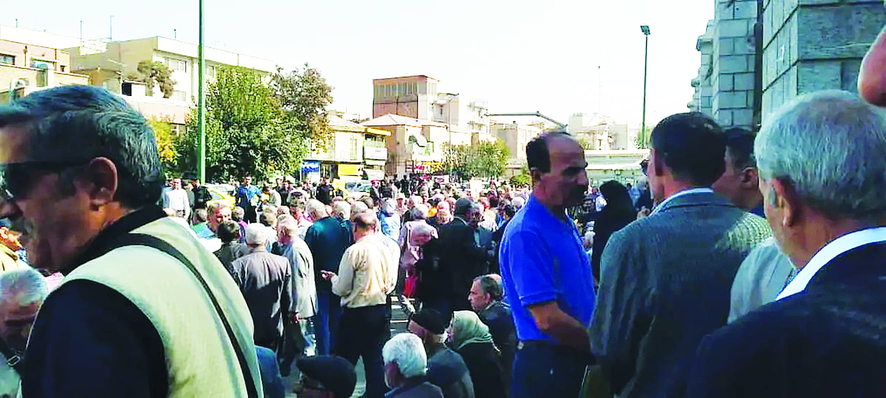 تجمع بازنشستگان فولاد مقابل ساختمان مجلس تجمع بازنشستگان فولاد مقابل ساختمان مجلس