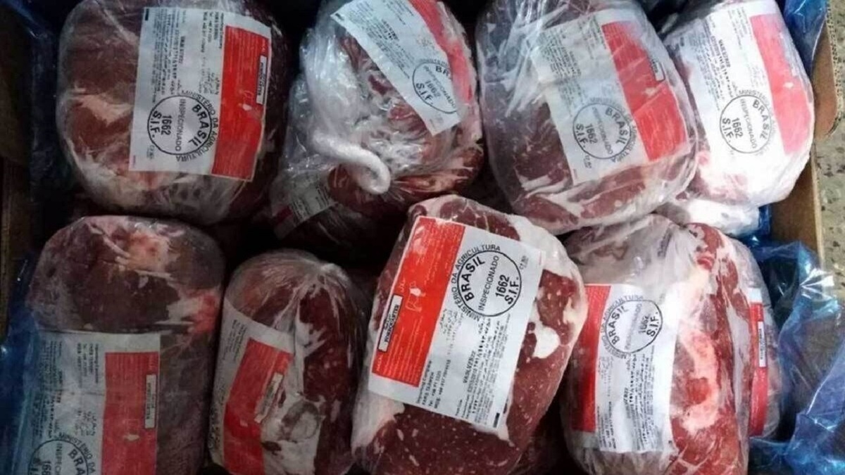 بازار گوشت در تهران دگرگون میشود؛ ورود گوشتهای وارداتی به سبد غذایی بازار گوشت در تهران دگرگون میشود؛ ورود گوشتهای وارداتی به سبد غذایی