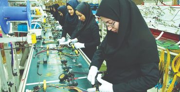تولید در تنگنا، جوانان گرفتار بیکاری