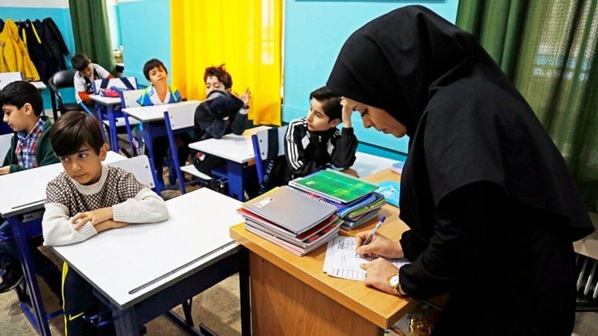 سخنگوی کمیسیون آموزش: معلمان خط قرمز مجلس هستند