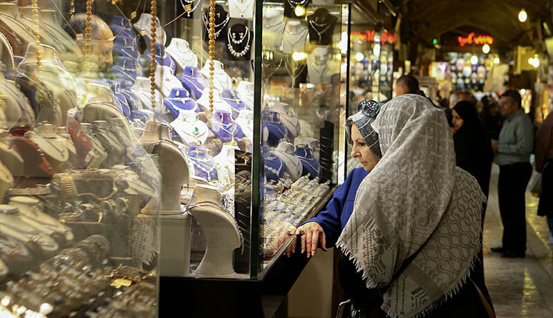 اونس جهانی طلا ۴۳۴۷ دلار شد؛ چرا بازار داخلی سکه آرام ماند؟ اونس جهانی طلا ۴۳۴۷ دلار شد؛ چرا بازار داخلی سکه آرام ماند؟