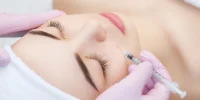 عوارض بوتاکس‌های بی‌کیفیت؛ از افتادگی پلک تا خطر فلج صورت