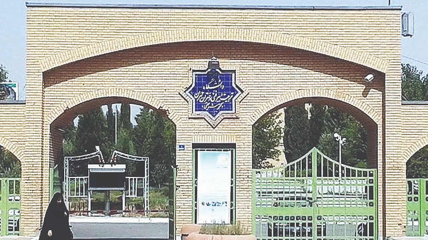 دختران بی‌سرپناه در جست‌وجوی مسافرخانه