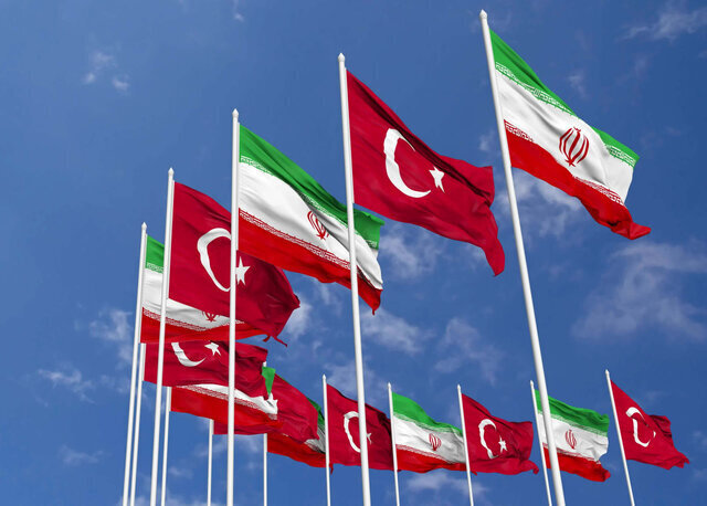 انتقال ۲۱ زندانی ایرانی از ترکیه به کشور: تحویل در مرز بازرگان انتقال ۲۱ زندانی ایرانی از ترکیه به کشور: تحویل در مرز بازرگان