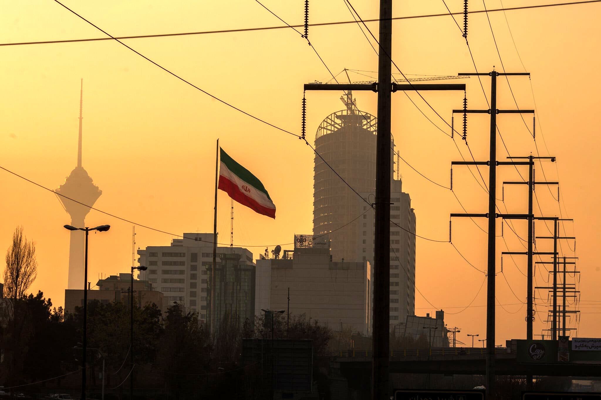 نفس تهران تنگتر شد؛ آلودگی هوا در وضعیت نارنجی برای گروههای حساس نفس تهران تنگتر شد؛ آلودگی هوا در وضعیت نارنجی برای گروههای حساس