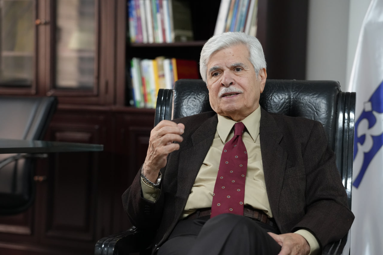 اقتصاد در چنگال سیاست اقتصاد در چنگال سیاست