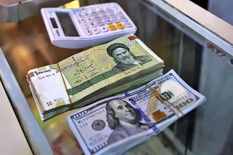 کف دلار ۱۰۰ هزار تومان شد ؛ دولت دلار ۶ رقمی را پذیرفت کف دلار ۱۰۰ هزار تومان شد ؛ دولت دلار ۶ رقمی را پذیرفت