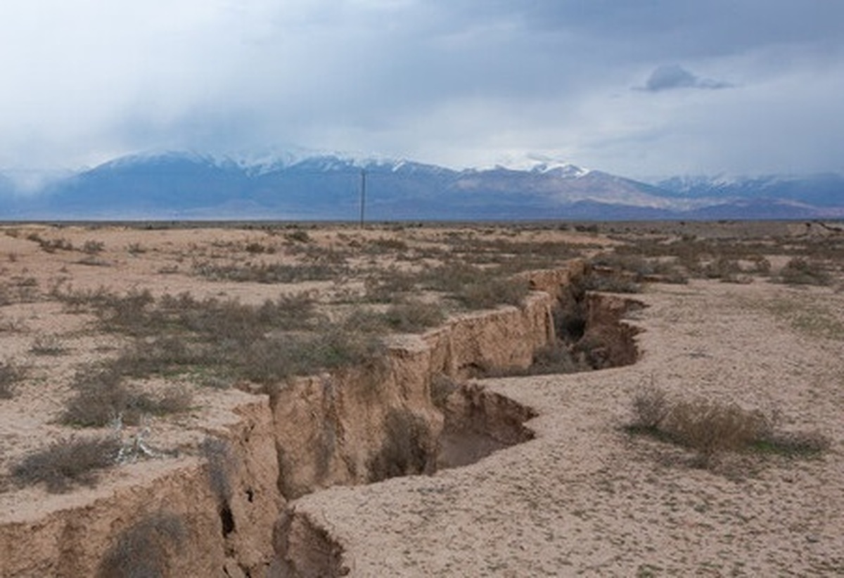زمین در حال فرو رفتن است؛ فرونشست زمین در ایران به مرز فاجعه رسید زمین در حال فرو رفتن است؛ فرونشست زمین در ایران به مرز فاجعه رسید
