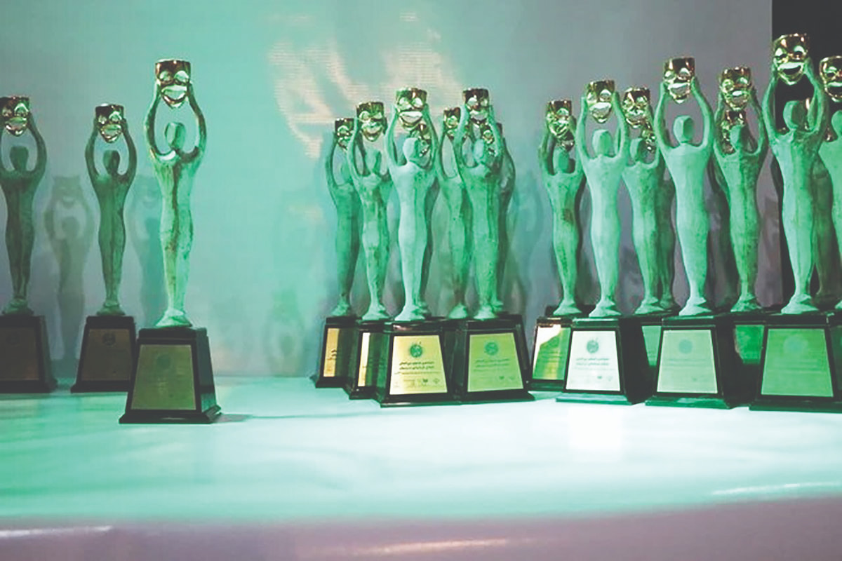 نمایشی از عشق و انسانیت