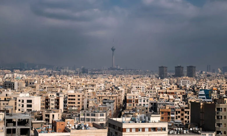 تهران در آستانه موج سرما؛ شهر ۶ درجه خنکتر میشود! تهران در آستانه موج سرما؛ شهر ۶ درجه خنکتر میشود!