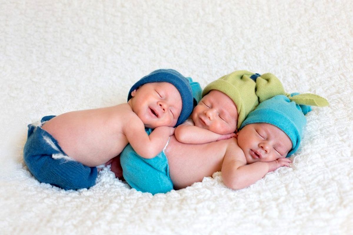 کمک به خانوادههای دارای فرزندان چندقلو: تأمین نیازهای تغذیهای و مراقبتی کمک به خانوادههای دارای فرزندان چندقلو: تأمین نیازهای تغذیهای و مراقبتی