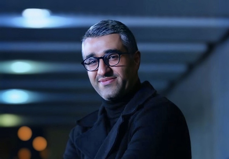 پژمان جمشیدی با چمدان و لبخند راهی کانادا شد+تصاویر پژمان جمشیدی با چمدان و لبخند راهی کانادا شد+تصاویر