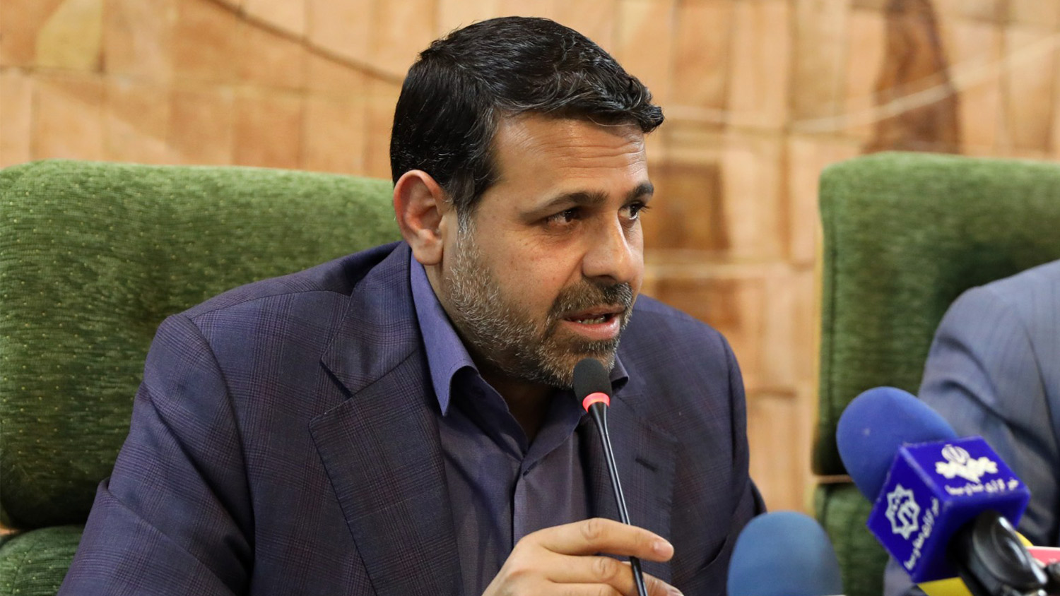 نادری: اختلاف نظر دولت و مجلس در شیوه توزیع کالابرگ برطرف شد