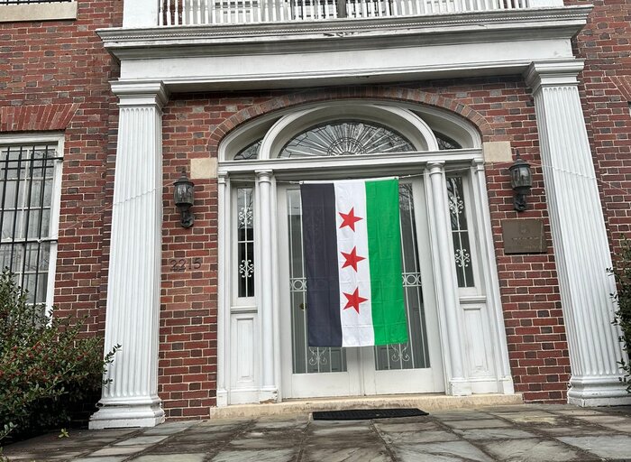 واشنگتن چراغ سبز داد؛ سفارت سوریه پس از ۱۲ سال فعالیتش را از سر گرفت