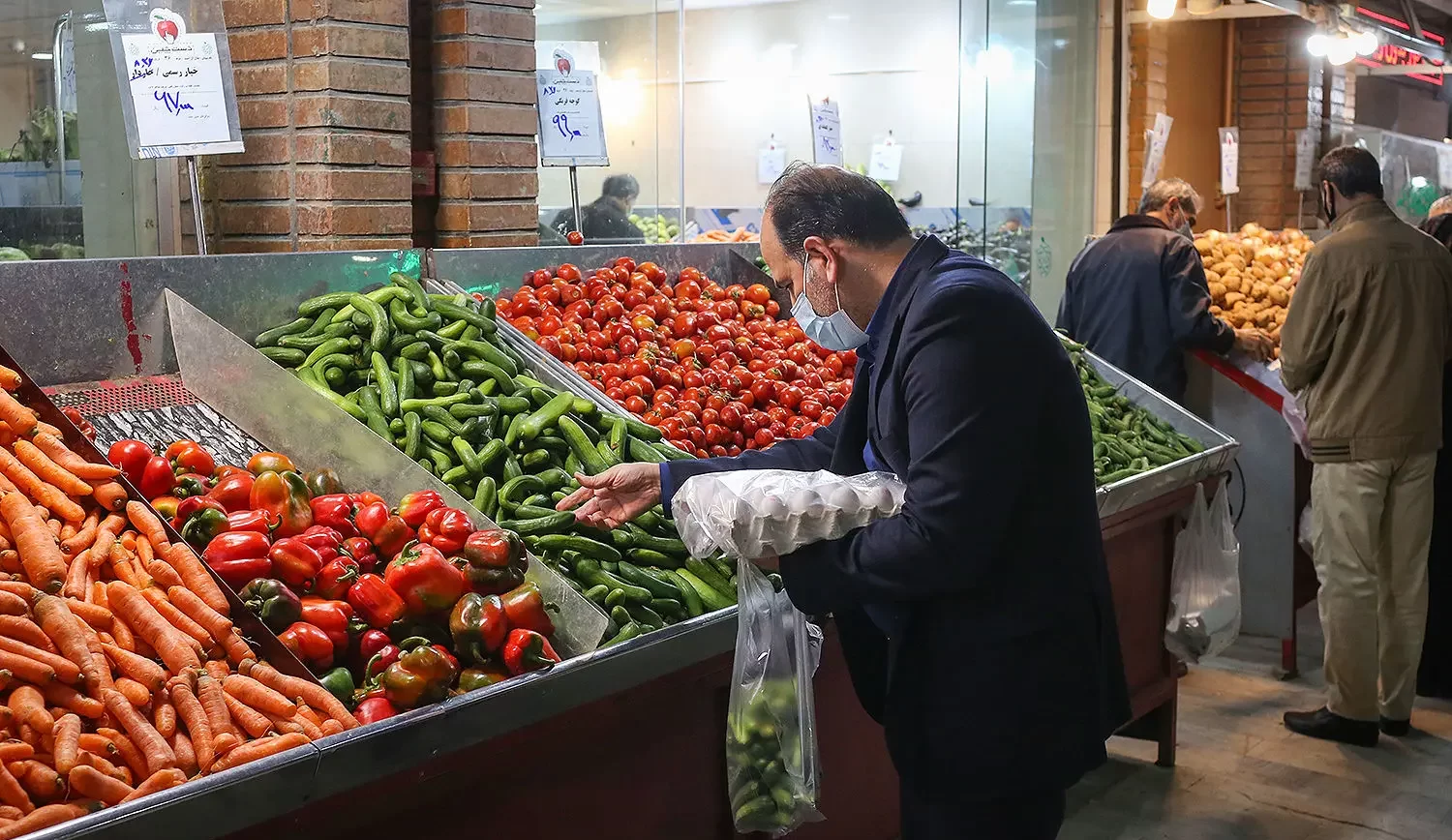 بازار میوه و سبزی در دست دلالان؛ دولت چه تدابیری برای کاهش قیمت‌ها اندیشیده است؟