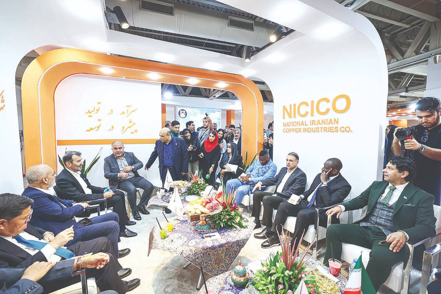 بازدید سفرای ۱۲‌کشور از غرفه شرکت ملی صنایع مس ایران