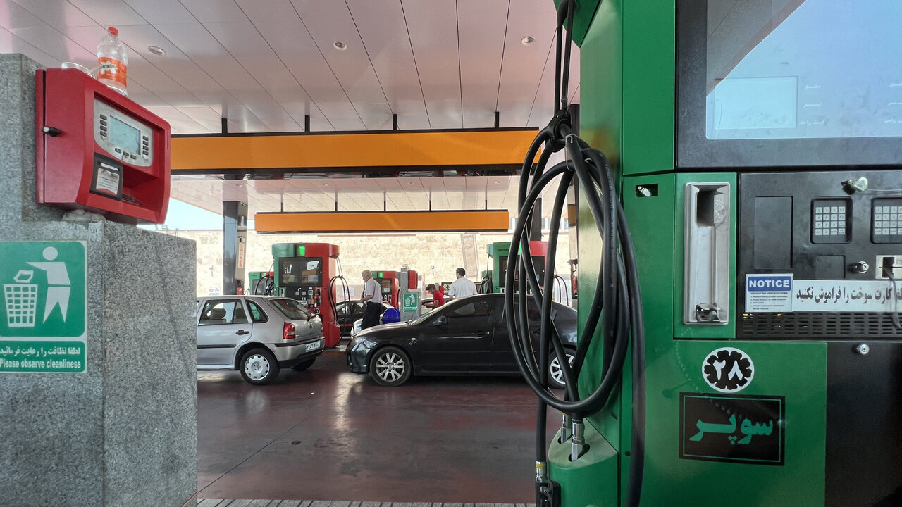 دولت، بورس و بنزین سوپر؛ تجربه‌ای که احتمالاً شکست‌خورده است