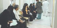 بیماران در صف نوبت‌دهی بیمارستان‌های دولتی